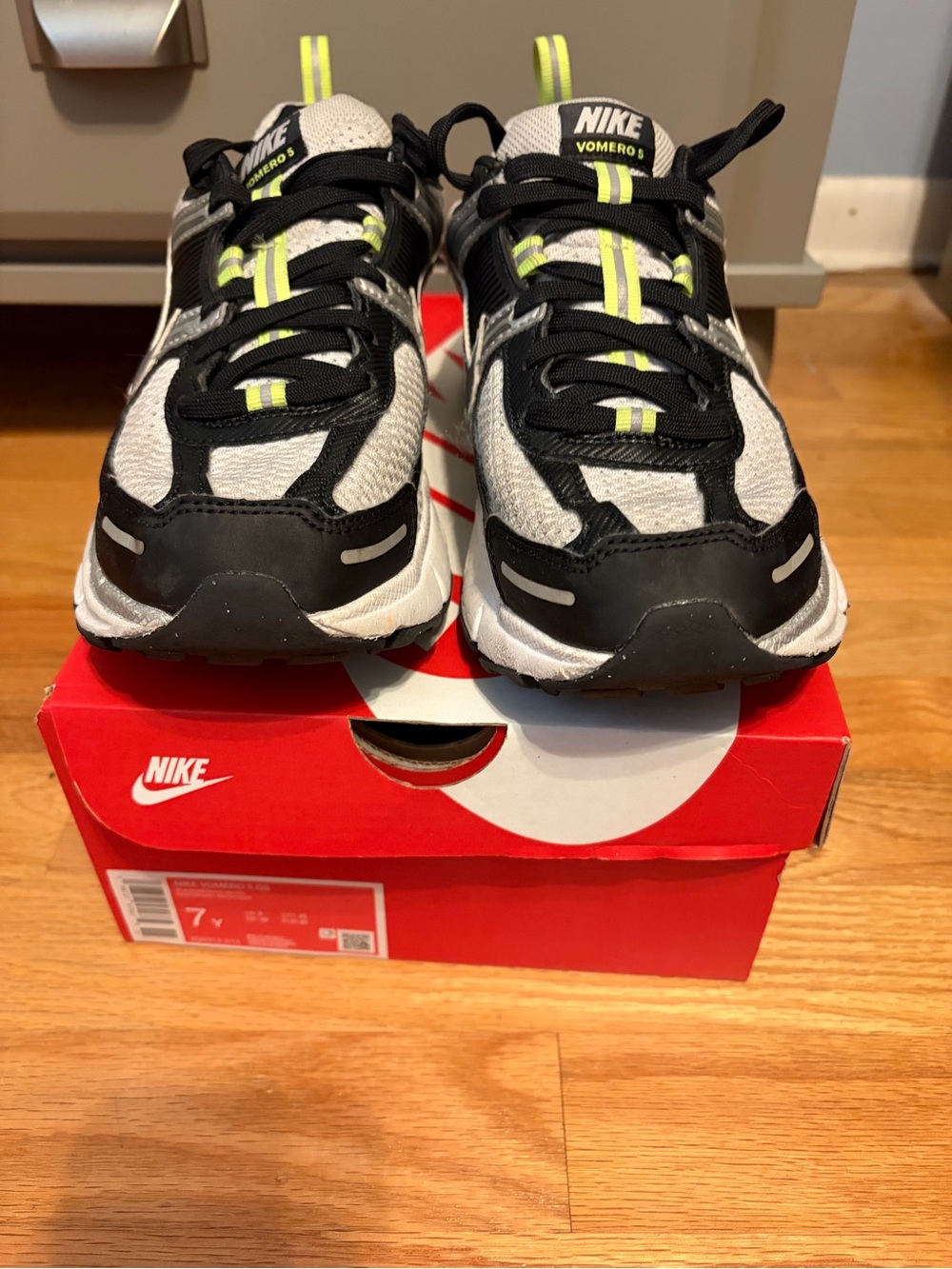 Nike Vomero 5 Kids Sneakers in White, Black & Neon Green